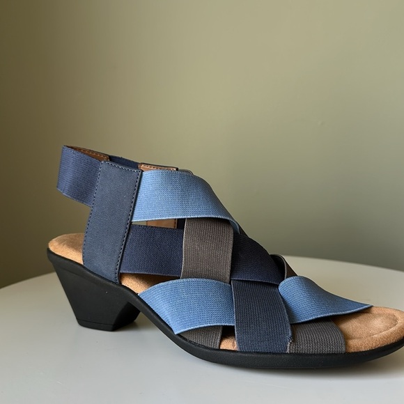 Comfortiva by Softspots Blue Multi Criss Cross Stretchy Strap Heel Like New 7W - Picture 1 of 15